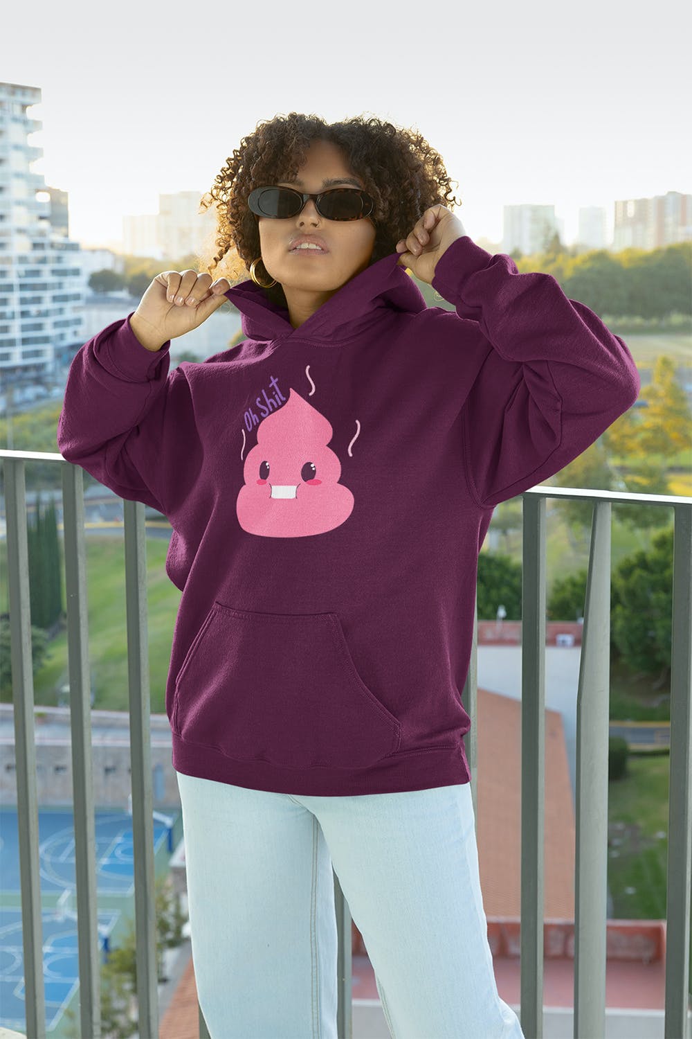 卷发女性连帽衫图案设计样机图 Gildan Hoodie Mockup of a Curly-Haired Woman 样机素材 第2张