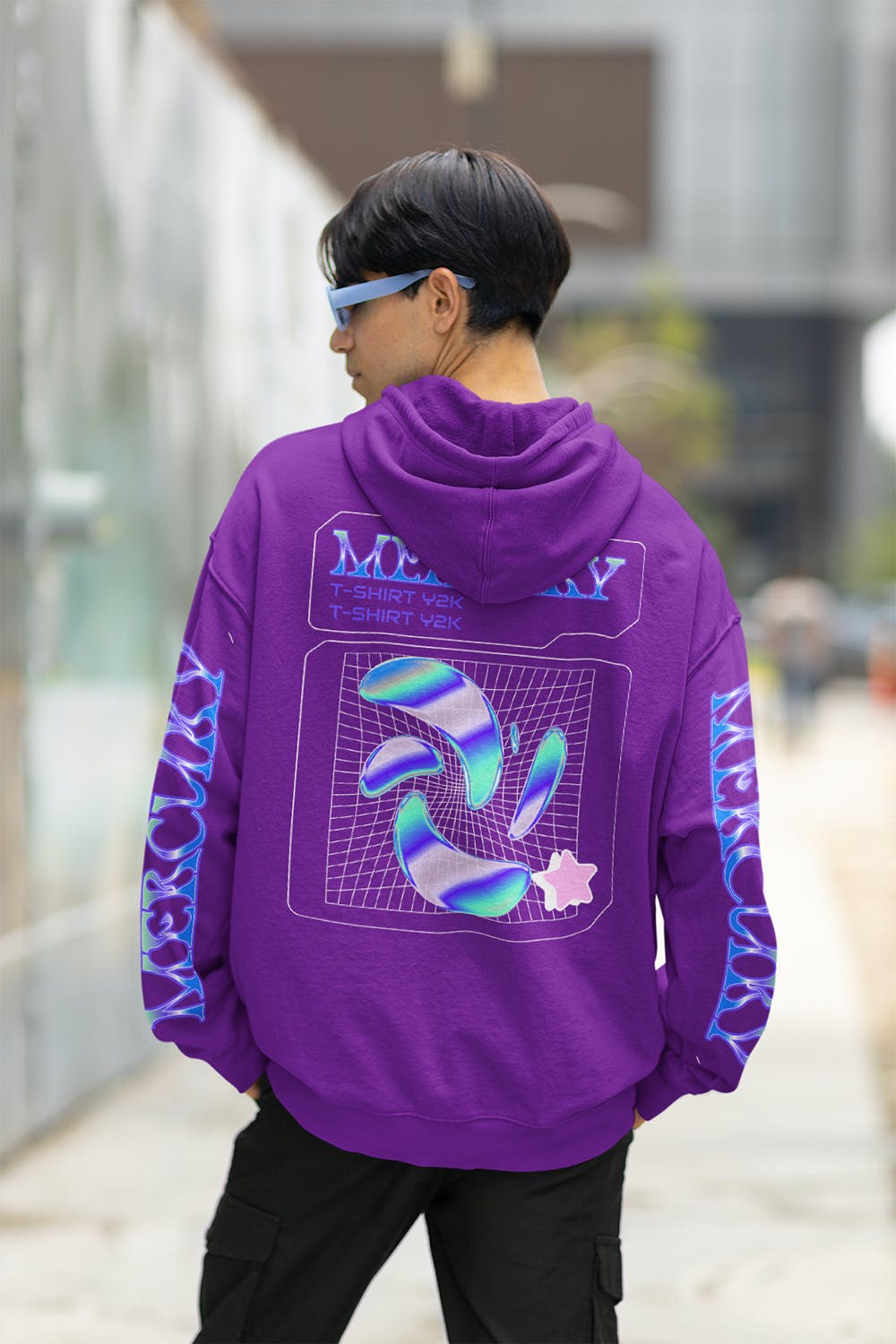 背面视图连帽衫实景展示样机图 Back-View Hoodie Mockup Featuring a Man 样机素材 第2张