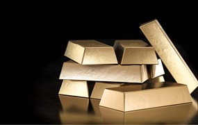 逼真堆叠金条黑色背景 Stack of Gold Bars on Black Background, Copy Space