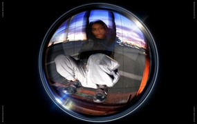 时尚鱼眼效果广角相机扭曲视角照片Photoshop模板 Spying Glass - Fisheye Photoshop Effect